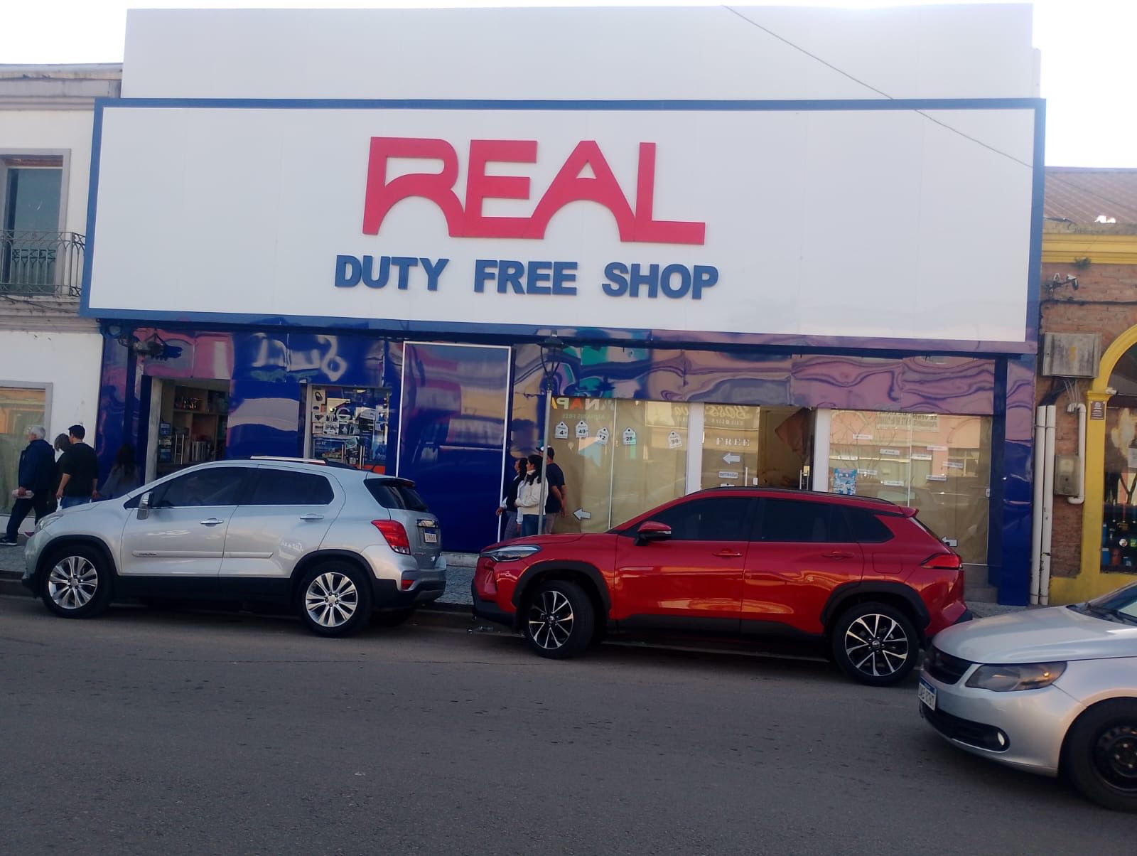 Real Duty Free Shop - Fachada ACM + Letras Caixa por Fenix Comunicação Visual