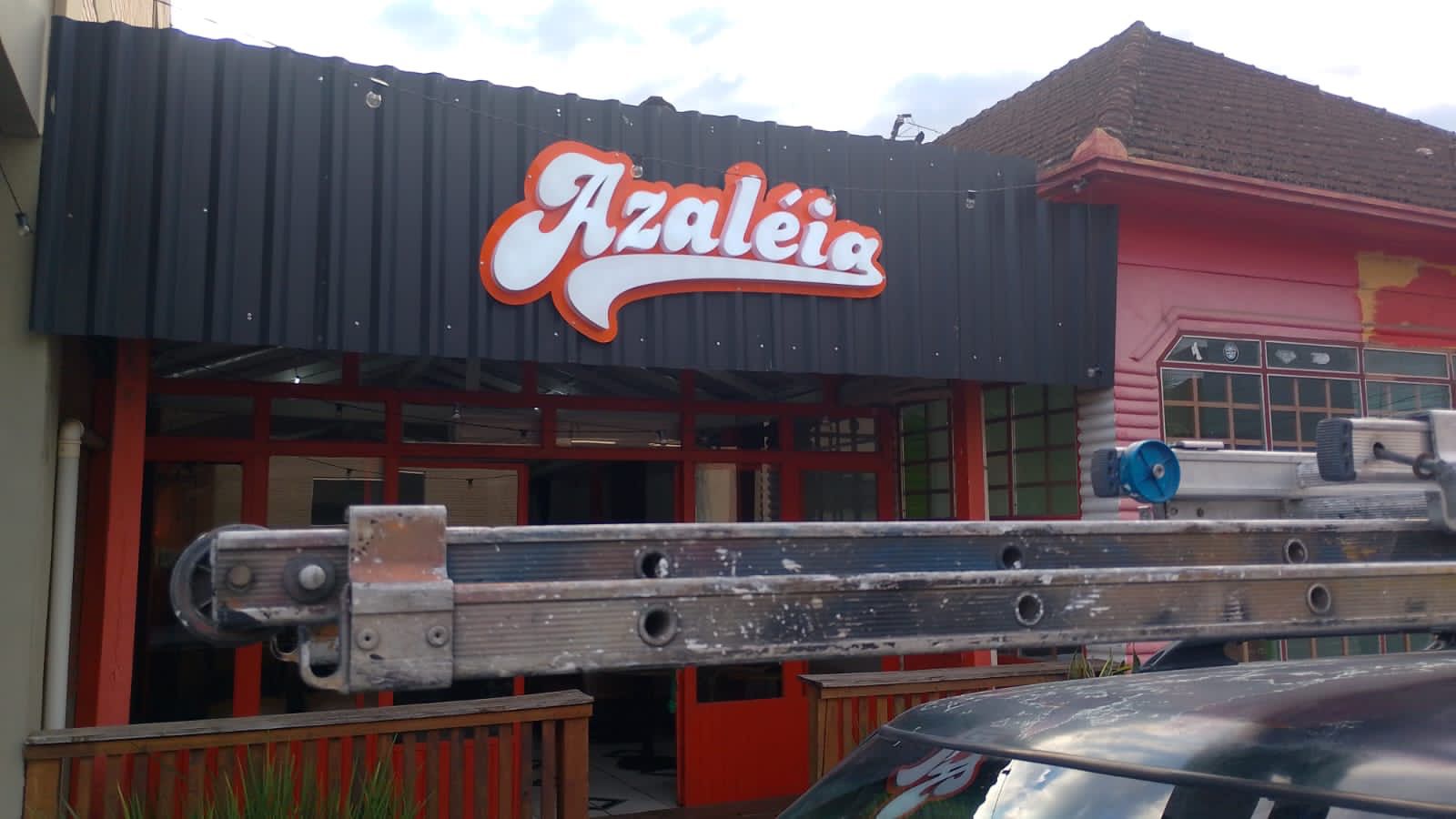 Azaléia - Fachada + Logo Box por Fenix Comunicação Visual